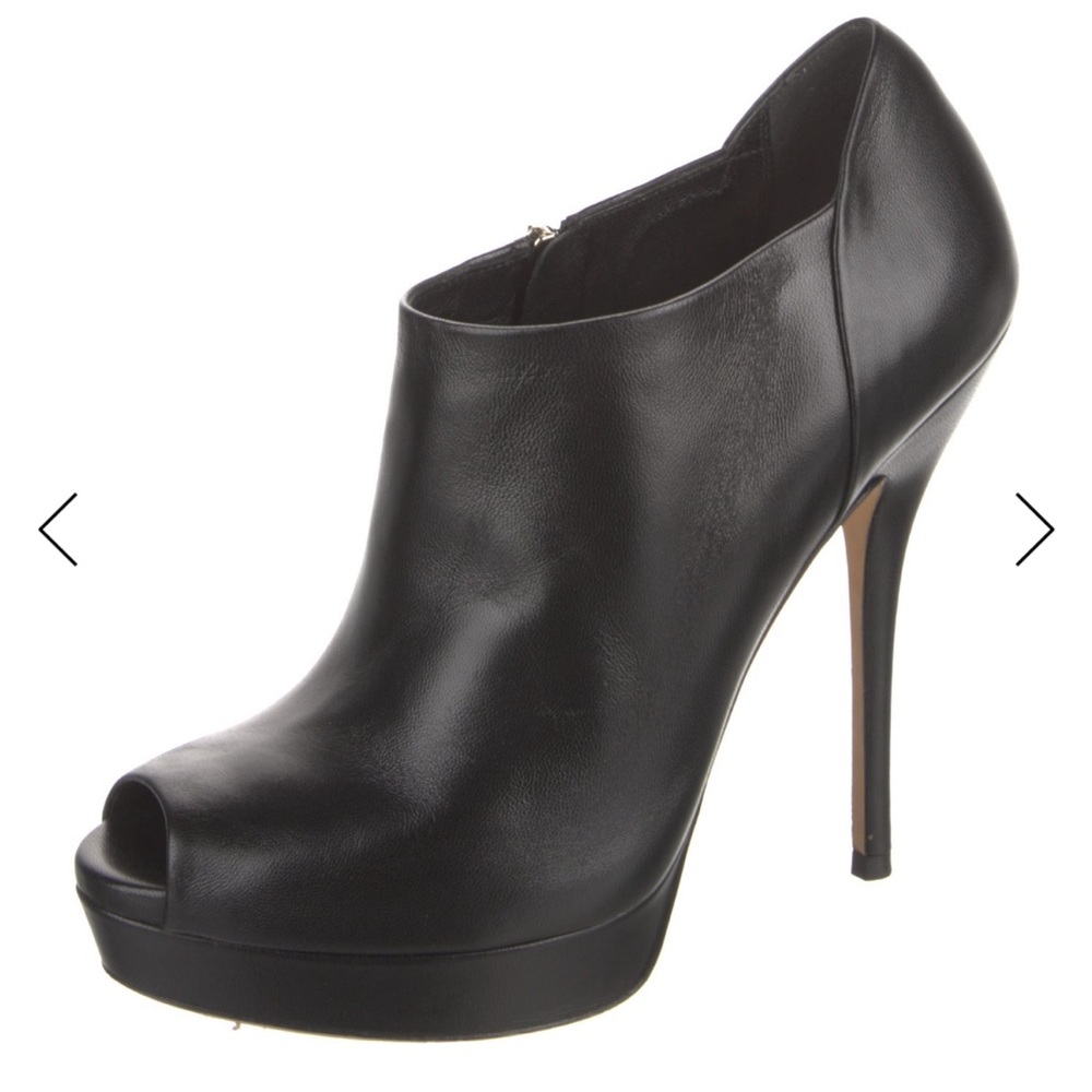 Gucci Black Leather Platform Pumps